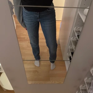 Straight gittes jeans - Jeans i str xs/s Obs att jag är 155cm lång Byxorna är i fint skick 