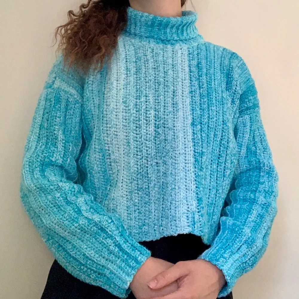 crocheted with cotton yarn, this sweater is super warm with ribbed panels and ribbed cuffs. handmade with the yarn featured in the pictures, this project was completed over the course of several weeks. brand-new, pls message to recieve more photos/info :). Stickat.