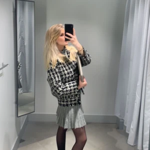 Stickat sett - Fint sett från zara som bara kommit till användning 2 ggr så i väldigt fint skick. 