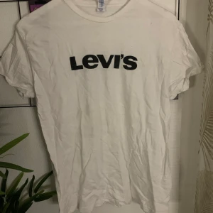 T-shirt - Aldrig använd. Men kommer inte till användning.