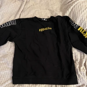 Lisa Anckarman Madlady - Lisa Anckarman Madlady, den är L men känns som M, brukar ha XS/S så den är lite oversize