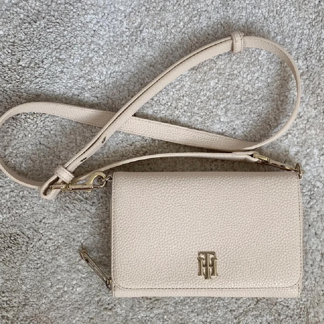 Tommy hilfiger väska 