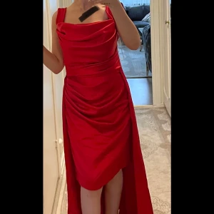 Festklänning - Har bara använt 1 gång