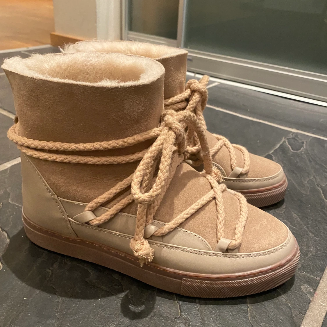 Inukii skor i storlek 39