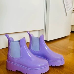 Regnstövlar - Använda en gång. Priset är exklusive frakt 🌸💜