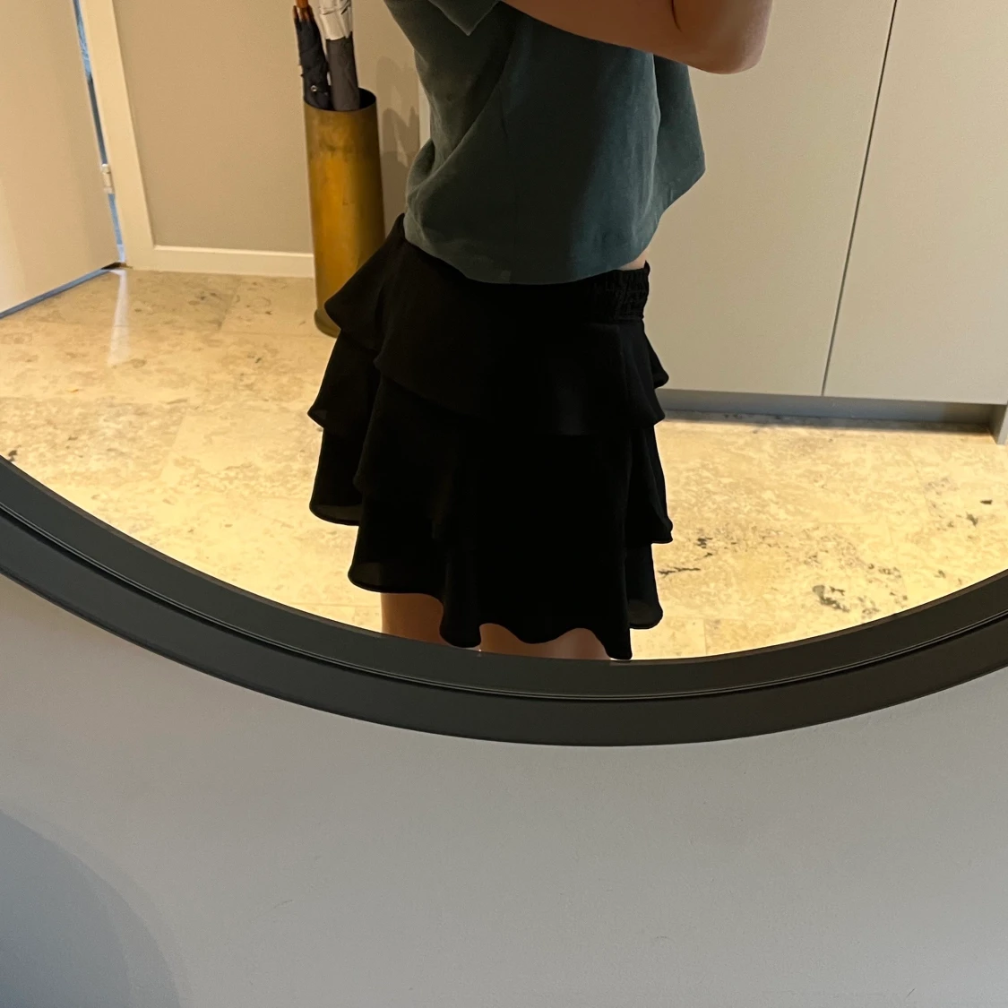 Svart volangkjol - 91