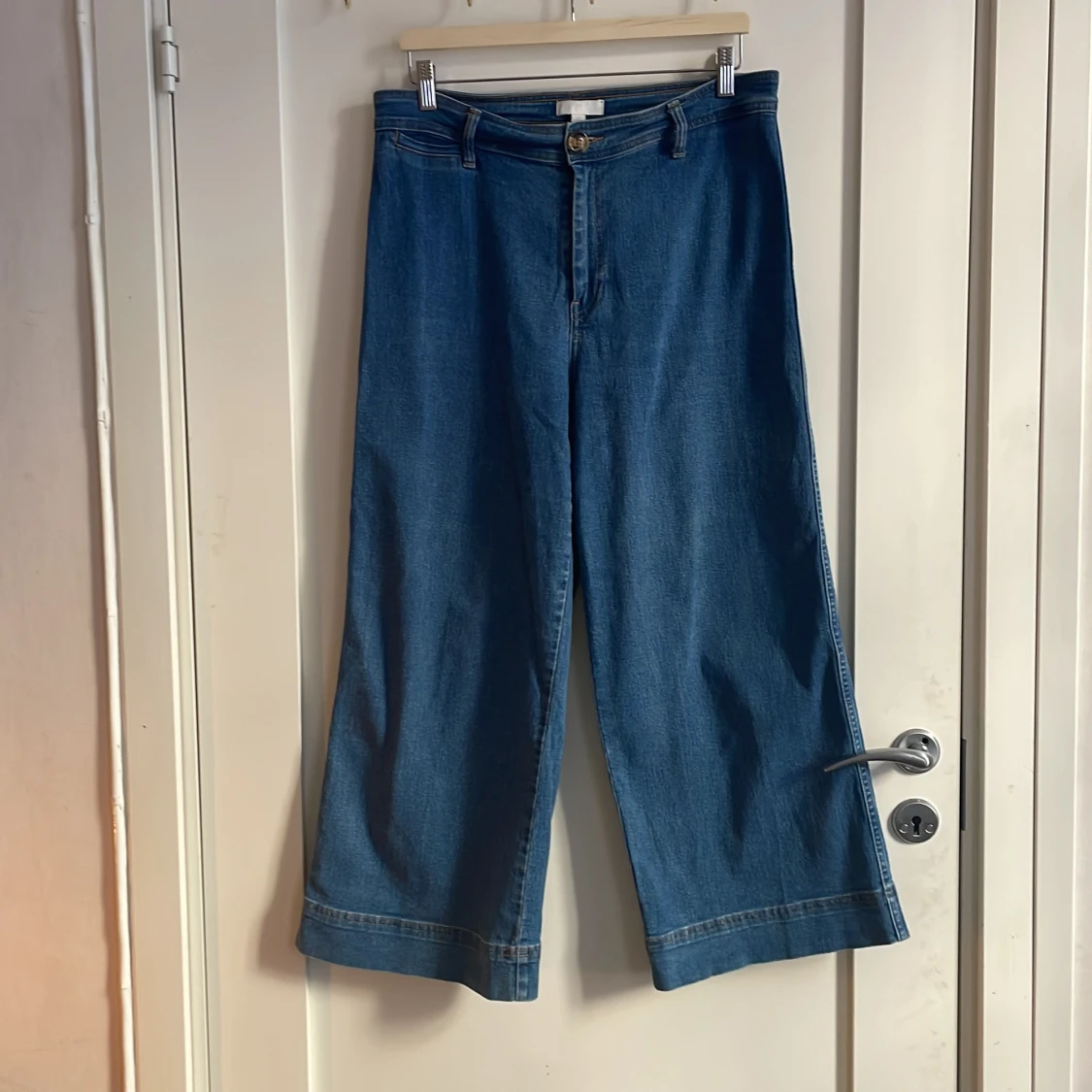 Raka jeans med stretch från H&M 