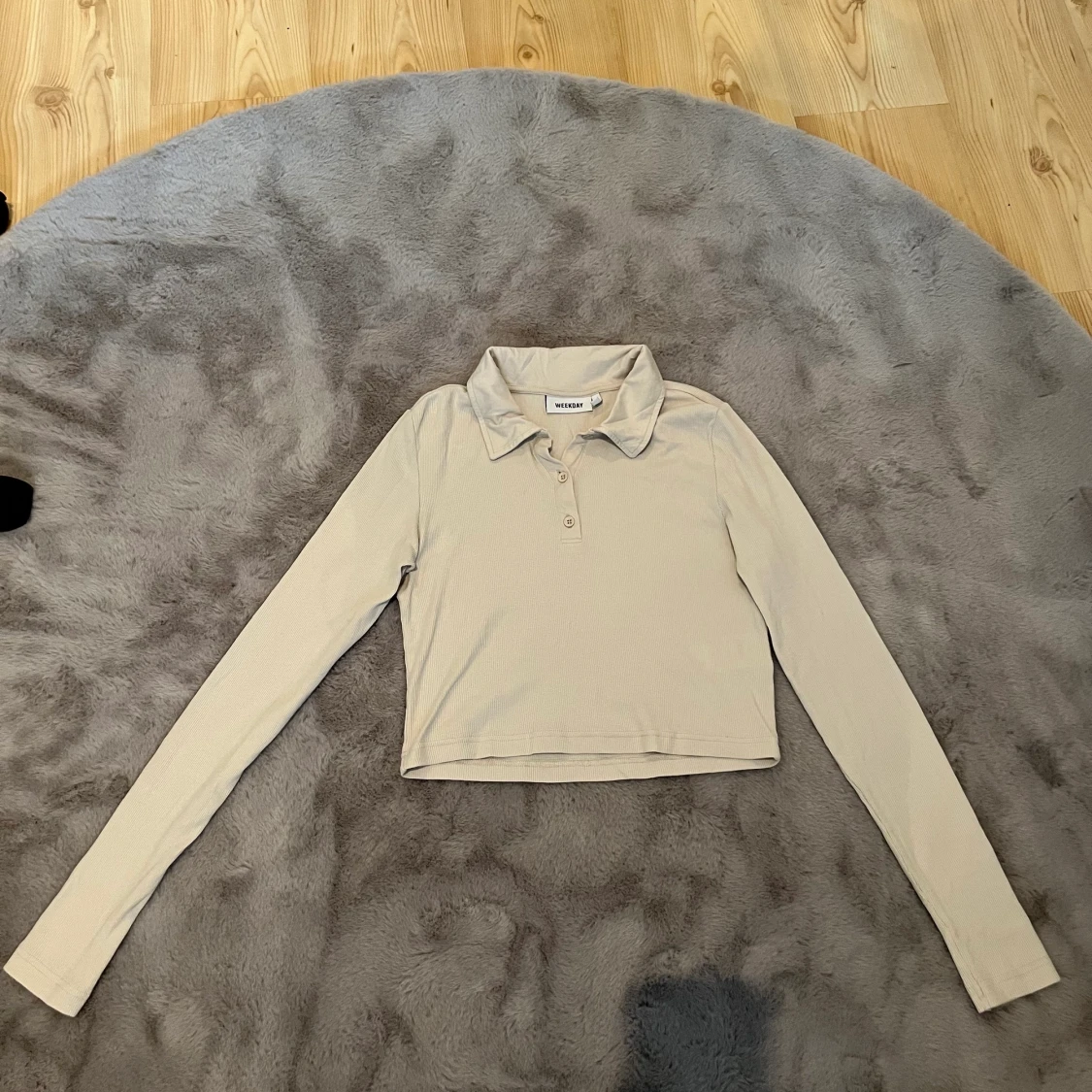 Weekday långärmad magtröja strl M - 90