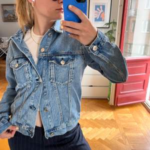 Jeansjacka från bikbok i storlek S🥰🥰