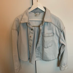 Jeansjacka  - Jeansjacka från Gina, helt ny