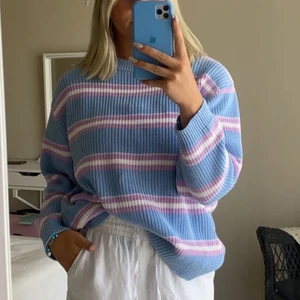 Stickad tröja - Superskön stickad tröja från stradivarius! Har använt den endast en gång❤️