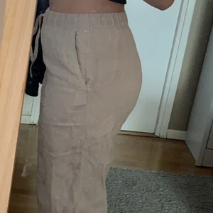 Linnebyxor  - Ett par jättefina linnebyxor från Arket som köptes för några månader sedan. Dom är aldrig använda