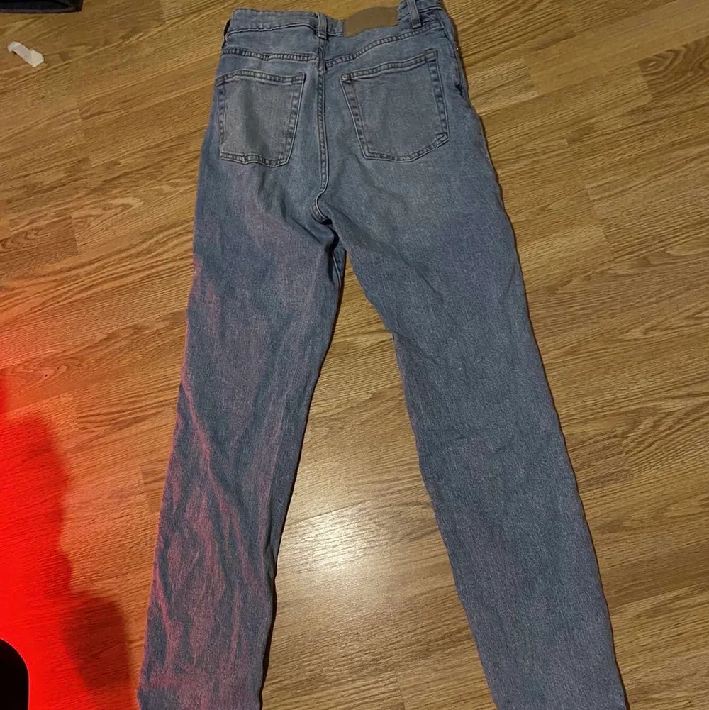 Mom jeans från H&M, bra skick . Jeans & Byxor.