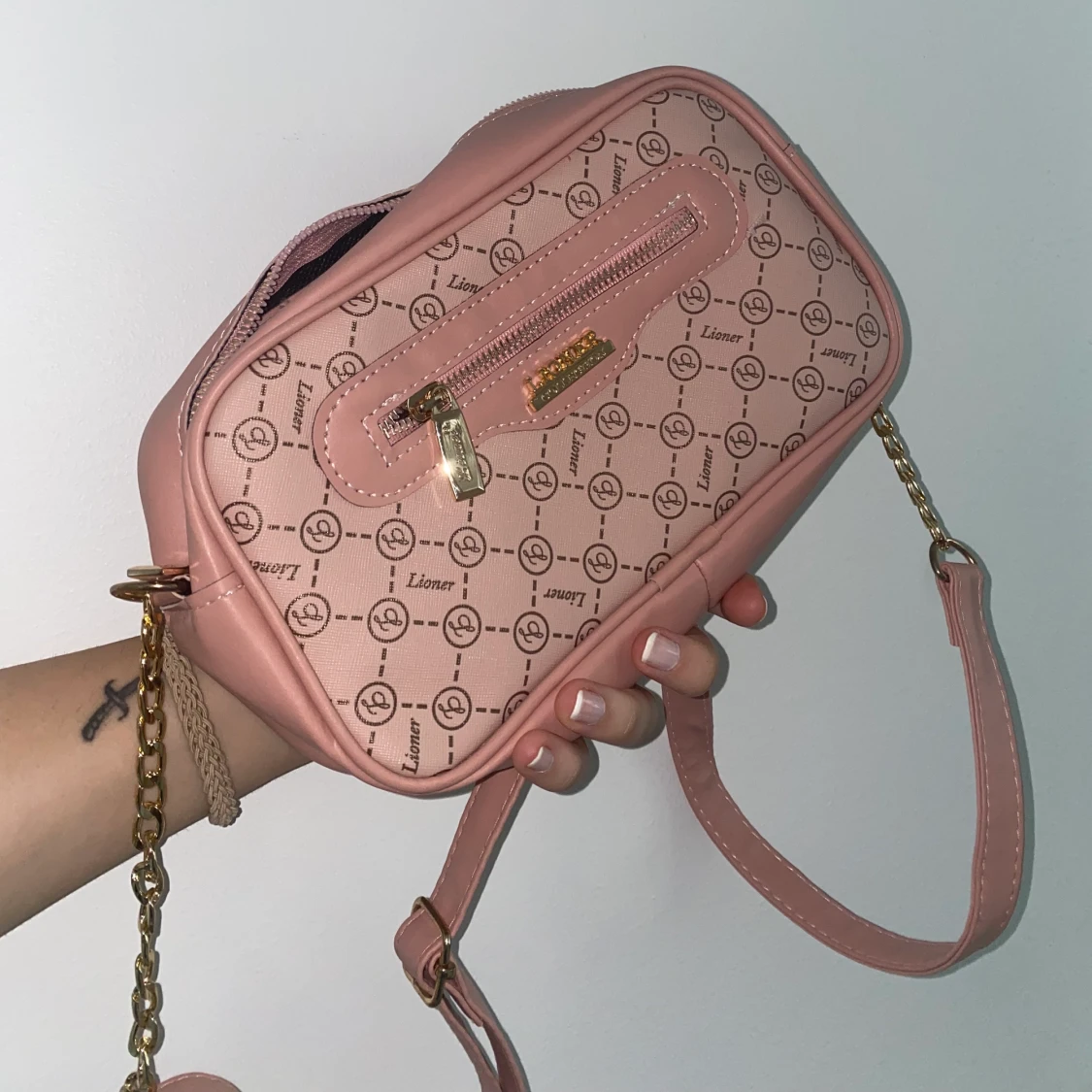 Rosa mönstrig väska med axelband🌸