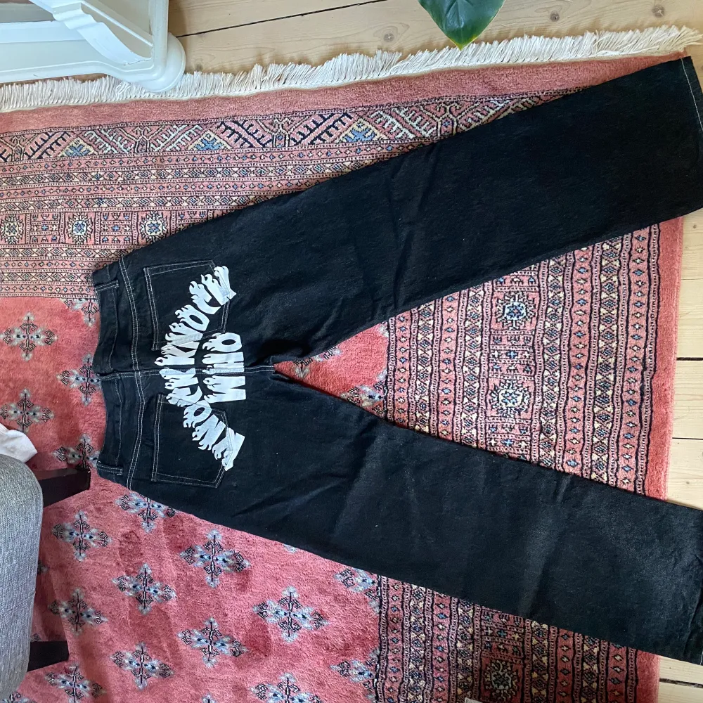 Jag har använt jeansen 2 gånger. Det är ett par jeans som har helt perfekt passform enligt mig. Kom privat för frågor eller fler bilder.. Jeans & Byxor.