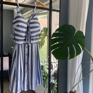 Randig sommarklänning - Köpt i italien så vet ej märke, storlek S.