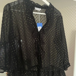 Partytopp - Skitsnygg fest blus/topp från saint tropez. Köpt på plick, prislappen kvar 