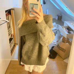 Stickad tröja  - Så fin stickad tröja från hm. Knappt använd😍😍👌🏼storlek L