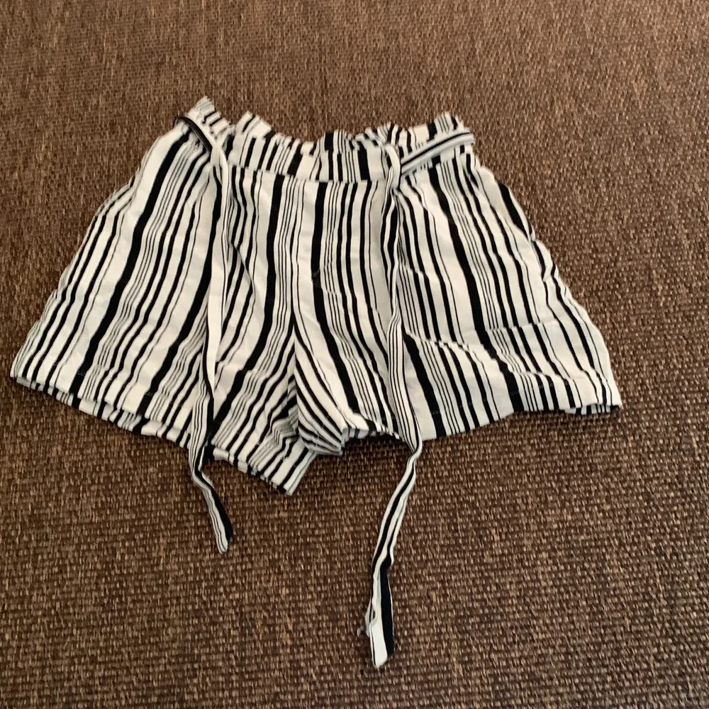 Sött randiga shorts från Lindex  Använda!!!. Shorts.