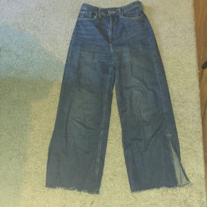 Blåa jeans - Säljer mina jeans på grund av försmåa