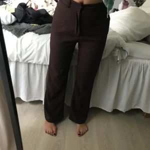 Kostymbyxor  - Superfina mörkbruna kostymbyxor från shein, aldrig använda!