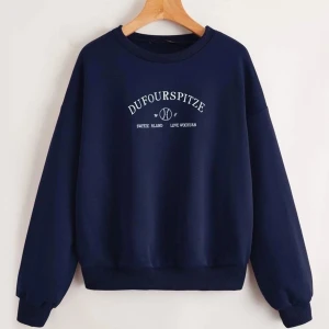 sweatshirt  - en jätte fin sweatshirt som jah inte använt så ofta. köpte för typ 150kr⭐️