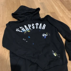 Trapstar hoodie - Trapstar hoodie i storlek S för 1400kr. Kvitto finns 