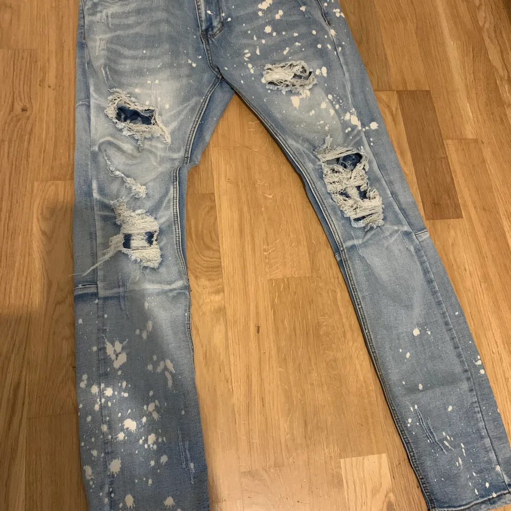 Jätte fina herr jeans från KDNK storlek 34, 400kr. Jeans & Byxor.