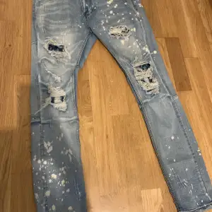 Jätte fina herr jeans från KDNK storlek 34, 400kr
