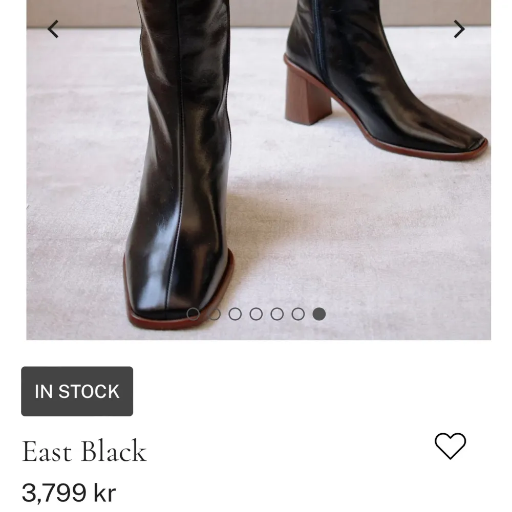 Klassiska boots perfekta nu till hösten! Säljer då dom är alldeles för höga för mig (156cm) och därför inte kommit till användning. Använda 1 gång och köpta för 3799.  Frakt ej inkluderat i priset!! . Skor.