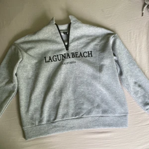 Shein tröja - Det är en jätte fin tröja som jag köpte för inte så länge sen. Aldrig använt då den är för liten,storleken är xs men är liten så passar xxs. Inte ful polo den är lagom och jätte fin.