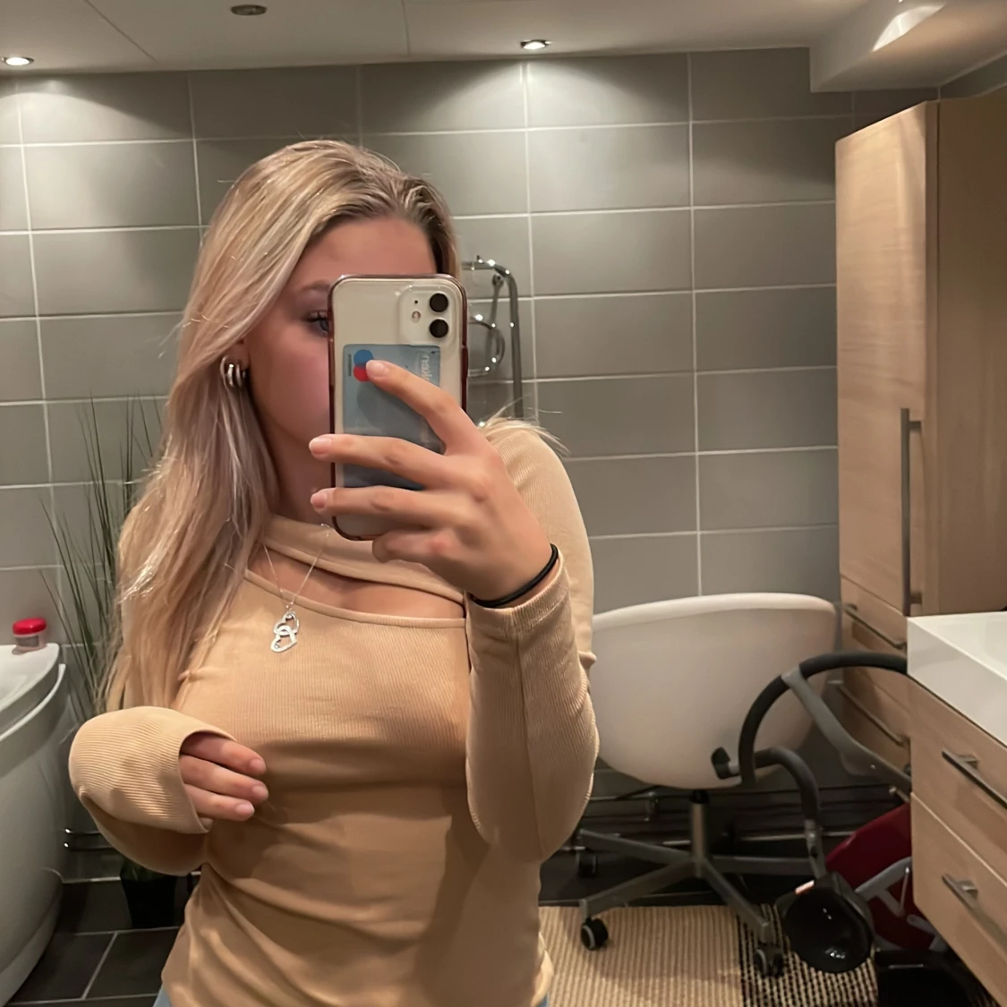 Beige cut out tröja