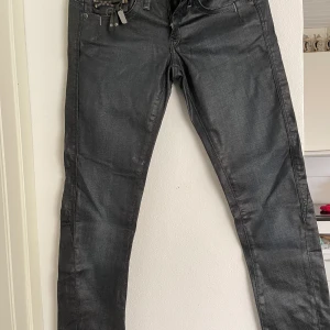 G star  - G star blev fick den i present men för lite för mig. storlek 24/32 nypris ca 1299