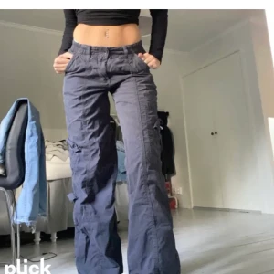 Cargo byxor - Från Urban outfitters, yk2 inspererade 