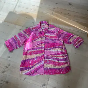 cute pink shirt with some transparent parts. not sure about size but fits like M/L