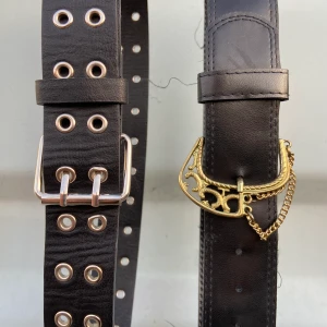 Skärp  - Två snygga skärp, går bra att köpa enskiljt eller tillsammans! 60kr/st. Det högra är från Brandy Melville och det vänstra är köpt second hand i stl 36. Köparen står för frakt <3 