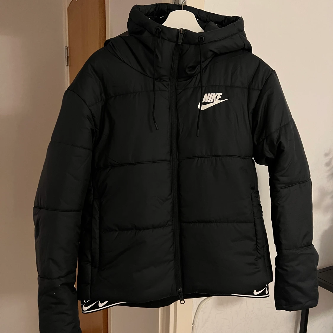 Nike vinterjacka dam, storlek M