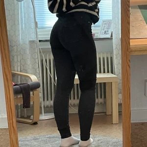 Skinny jeans  - Snygga skinny jeans från Never Denim i strl xs, använda men bra skick!💕💕 TRYCK EJ PÅ KÖP NU