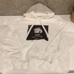 Champion hoodie - Säljer min champion hoodie för att den har blivit för liten    Skick 8/10  Skick 