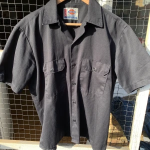Dickies skjorta - Skjorta från Dickies i storlek M