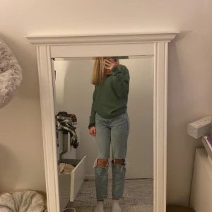 Jeans - Sköna Perfect jeans från Gina. Dom är midd i midjan