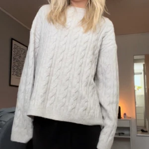 Stickad tröja - Stickad tröja som inte kommer till användning, använt fåtal gånger💖 