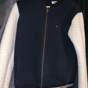 Tommy hilfiger - Tommyhilfiger, sparsamt använd, fint skick elegant blazer