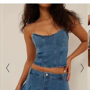 Jeans Topp - Säljer denna topp från nakd!! Så snygg helt slutsåld 