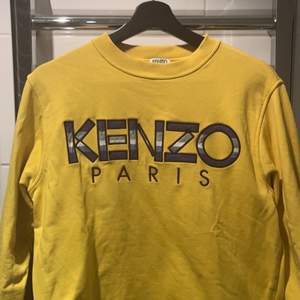 Kenzo tröja i storlek S Köpt på Nk o har använts fåtal gånger sen dess