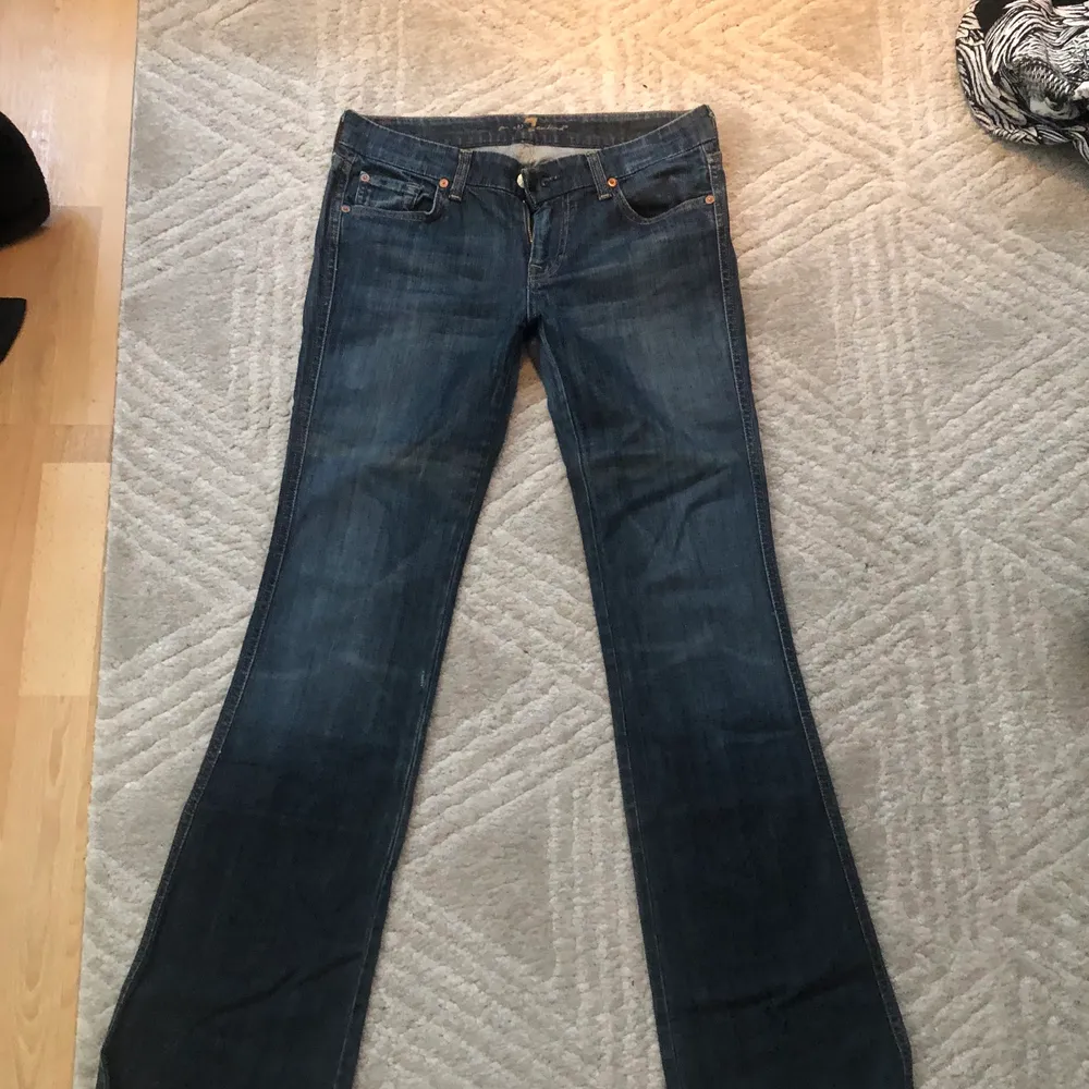 Super fina Lågmidjade Jeans som it kommer till användning längre :). Jeans & Byxor.