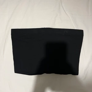 Tubtoppar - Två tibtoppar som är ifrån Hm💕 Köpte de för ungefär ett år sedan men bra skick. 25 kr st! Köparen står för frakt! 