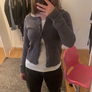 Grå kofta - Grå kofta