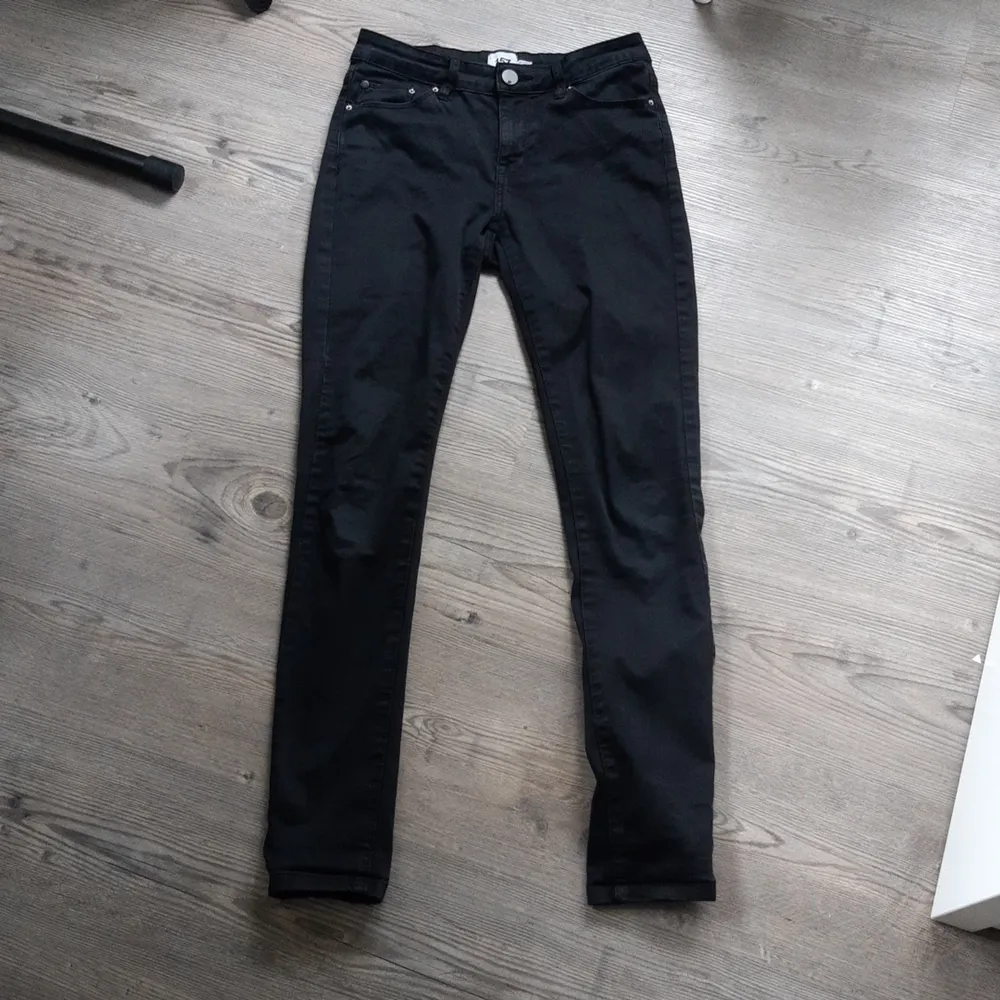 Halvlågmidjade jeans från Lager 157. Inte så mycket använda. . Jeans & Byxor.