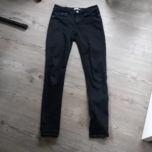 Svarta Jeans Lager 157 "Skinny" - Halvlågmidjade jeans från Lager 157. Inte så mycket använda. 